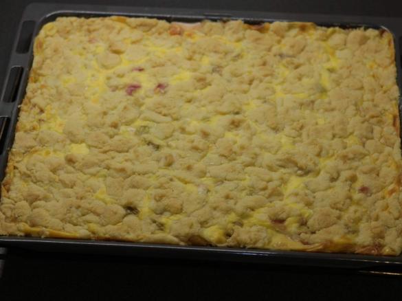 Rhabarber-Schmand-Streusel Backblech