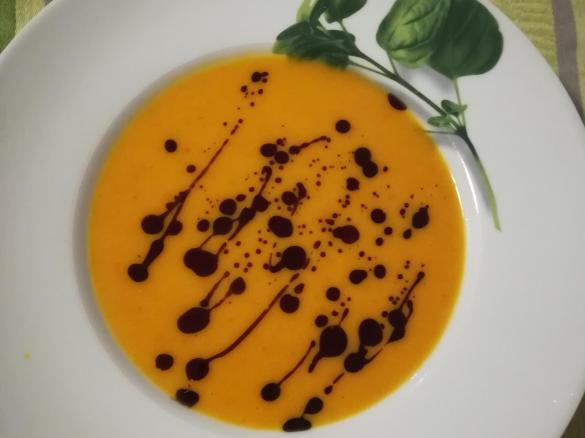 Kürbissuppe mit Ingwer und Kokosmilch