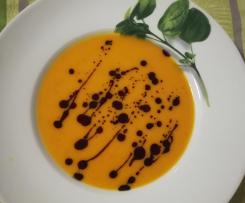 Kürbissuppe mit Ingwer und Kokosmilch