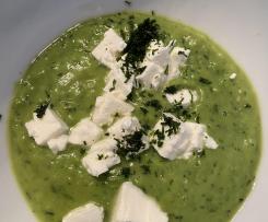 Schnelle Erbsensuppe mit Feta und Dill