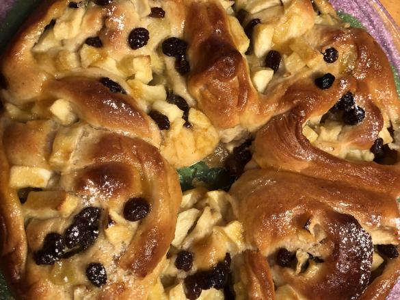 Apfel-Rosinen-Schnecken