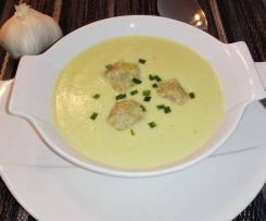 Knoblauch Cremesuppe mit Hackbällchen (Vorwerk Kalender November 2013)