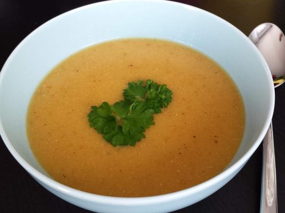 Kartoffelsuppe mit Räuchertofu (vegan)