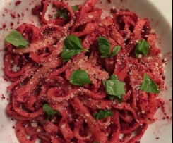 Tagliatelle mit rote Beete Pesto