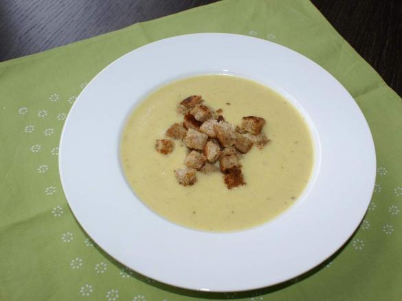 Lauchsuppe mit Crôutons