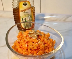 Rohkostsalat mit Möhren und Walnüsse