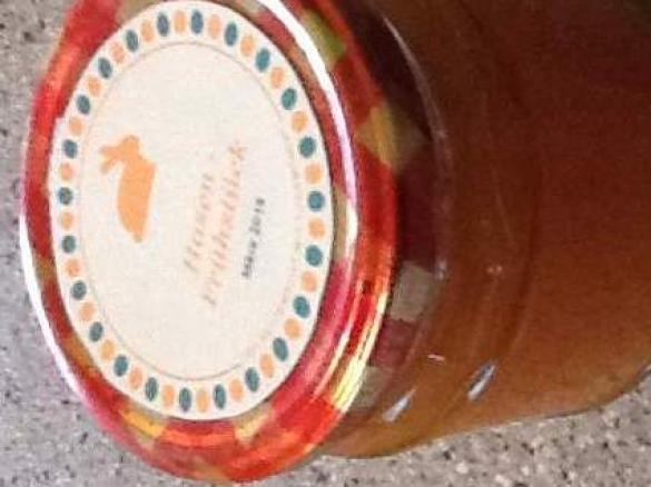 Hasenfrühstück mit Pfirsisch ostermarmelade