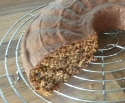 nussigere Variation von Rotweinkuchen