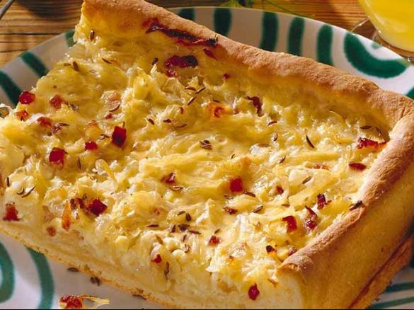 Zwiebelkuchen - saftig, herzhaft vom Blech