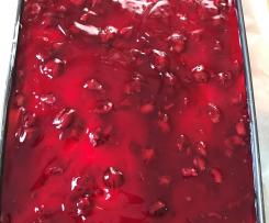 Schnelle Waffeltorte mit Roter Grütze ohne Backen