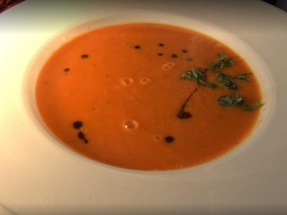 Kürbis-Tomaten-Suppe 