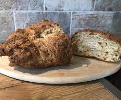 Grillbrot mit Röstzwiebeln und Schinkenwürfel