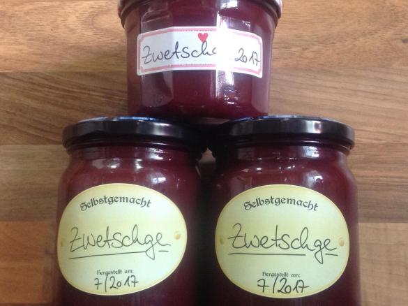 Zwetschgenmarmelade mit Kardamom und Walnüssen