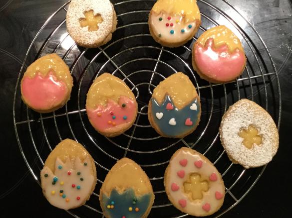 Süße Ostereier - Mit Lemon-Curd gefüllte Plätzchen / Kekse