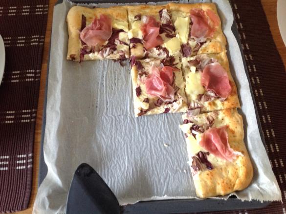 Pizza mit Radicchio