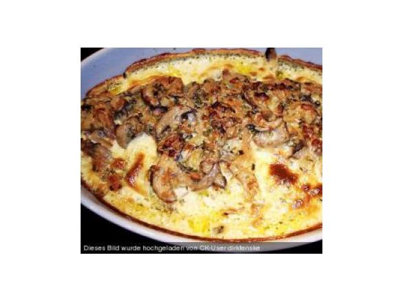 Variation von Schnitzel Auflauf mit viel Käse