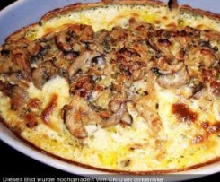 Variation von Schnitzel Auflauf mit viel Käse