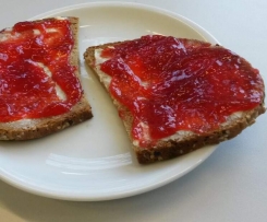 Erdbeermarmelade mit Limettensaft