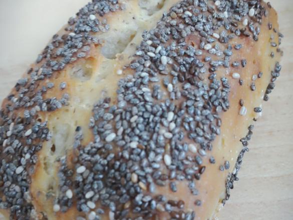 Glutenfreie Joghurtbrötchen mit Sesam und Mohn