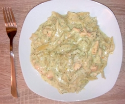 Nudeln mit Lachs in Dill-Sahnesoße
