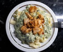 Spinat-Champignon-Soße mit Bandnudeln und Hähnchenstückchen