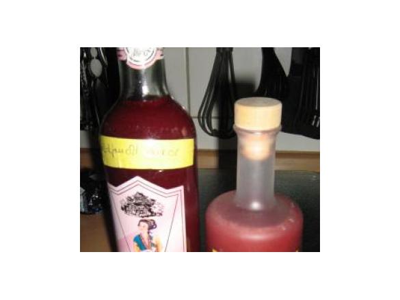 Erdbeer oder Waldbeer Frucht-Likör