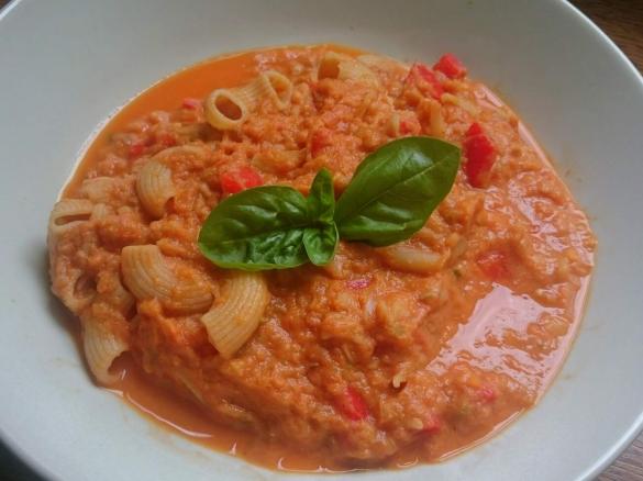 Bandnudeln mit Tunfisch-Tomatensauce 285 kcal/Portion