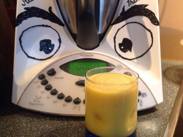 Orangen-Apfel-Pfirsisch Smoothie