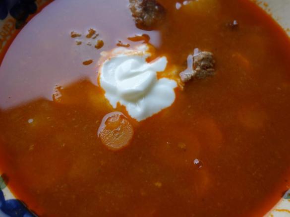 Rustikale Gulaschsuppe