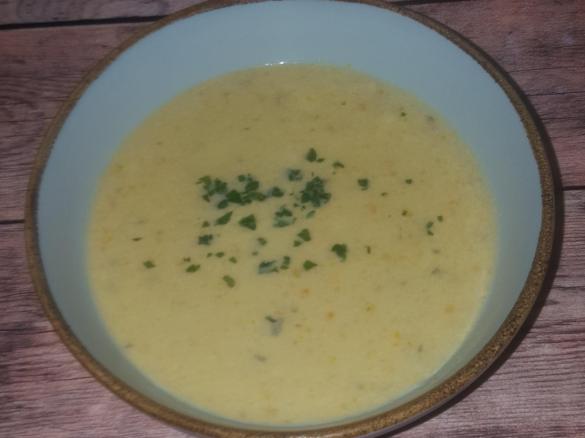 Blumenkohl-Möhren-Lauchsuppe