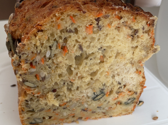 Karotten-Dinkel-Brot