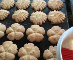 Orangen Guetzli mit Gebäckpresse (Eigelbverwertung)