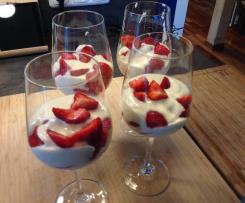 Mascarpone Creme mit Erdbeeren