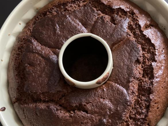 Schneller Schoko-Apfel-Walnuss-Gugelhupf