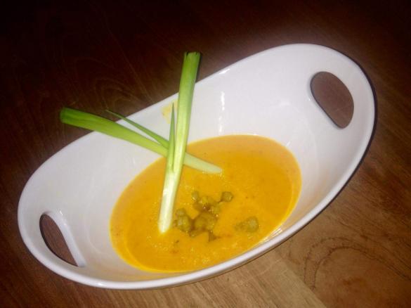 Fruchtig-scharfe Thai-Curry-Suppe