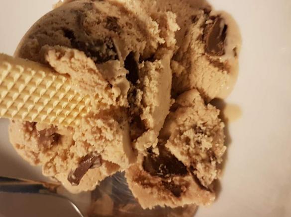 Nougat-Eis für die Eismaschine ohne Hühnerei