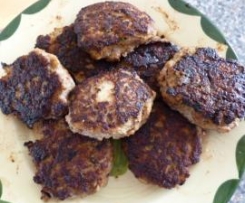 Hackfleischbällchen mit Schafskäse (Frikadellen)