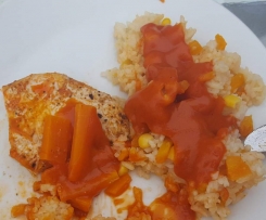 Putenschnitzel mit Karottenreis und Tomatensoße