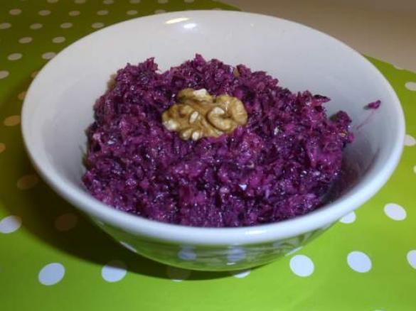 Rotkohl-Orangen-Salat mit Walnüssen