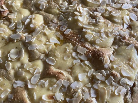 Butter-Puddingkuchen mit Apfelfüllung