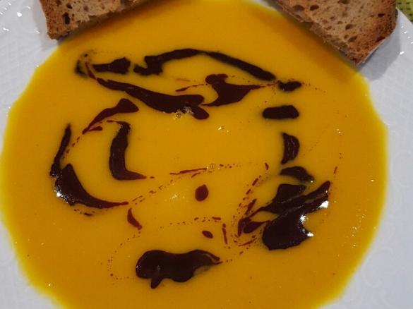 Kürbis-Möhren-Birnen-Suppe