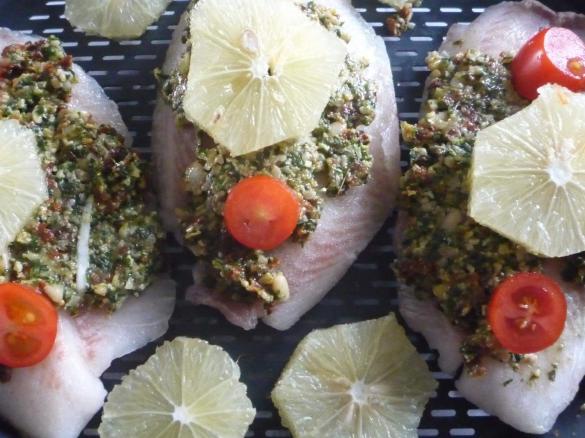 Buntbarschfilet mit Kräuterhaube