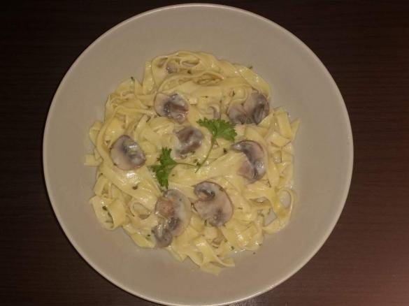 Bandnudeln mit Pilzen * Champignons * Steinpilze