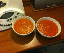 Tomatensuppe mit frischen Tomaten und Reis 