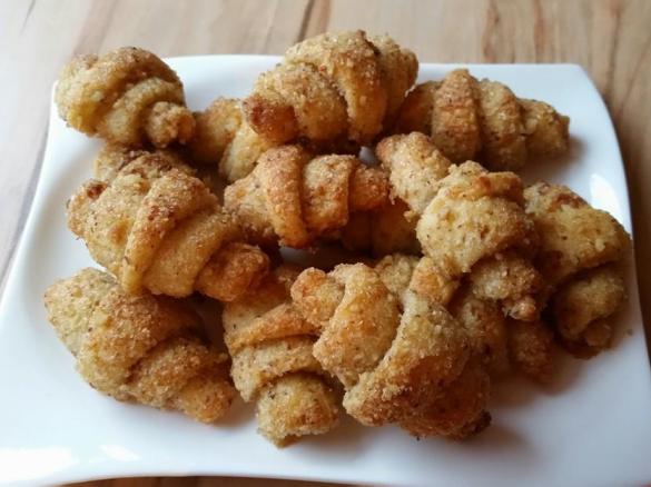 Walnuss-Marzipan-Hörnchen