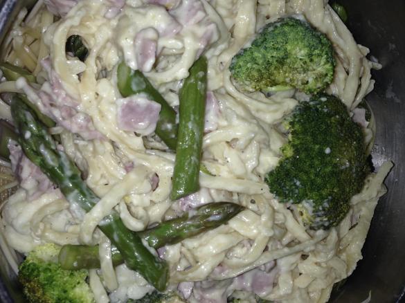 Spargel-Blumenkohl-Brokkoli-Nudeln