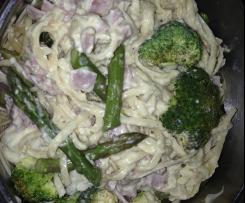 Spargel-Blumenkohl-Brokkoli-Nudeln