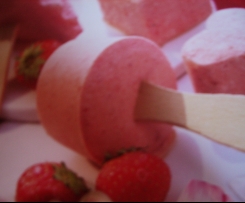 Erdbeereis superlecker und schnell gemacht....:-)))