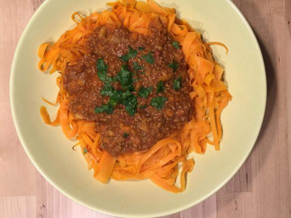 Karottennudeln mit Bolognesesauce (Low carb)