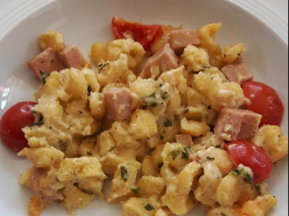 Spätzleauflauf mit Leberkäse